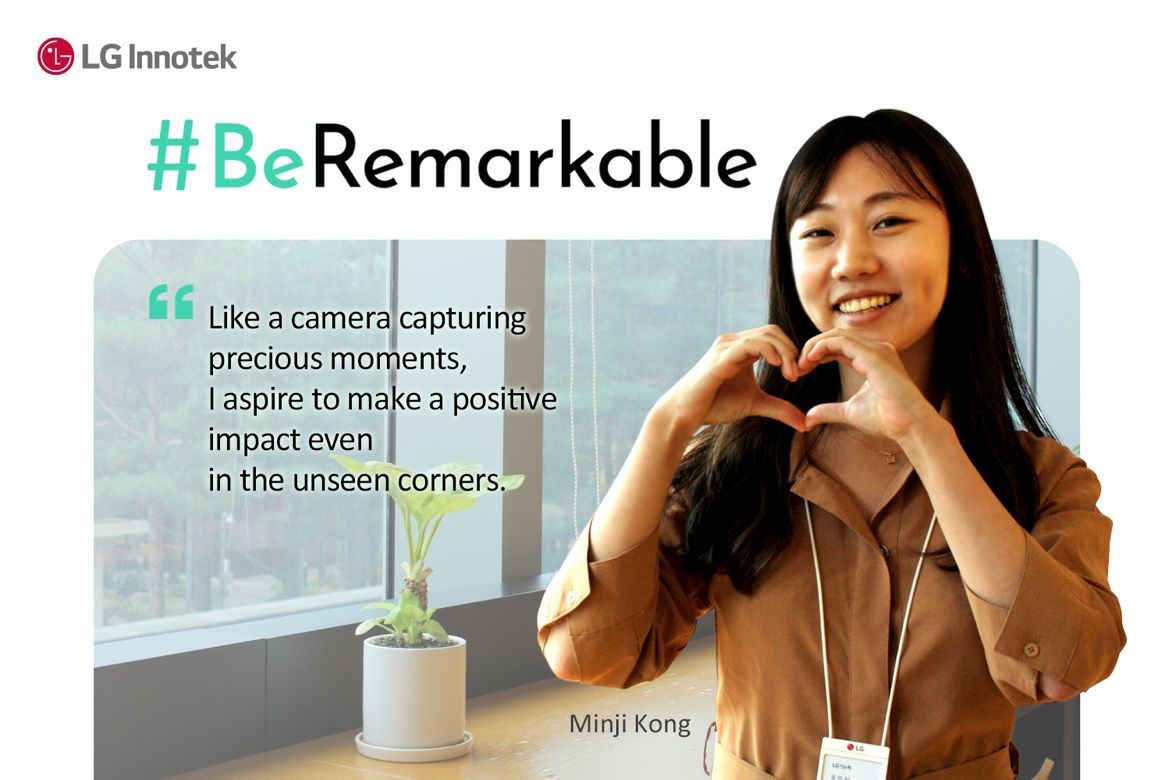 Minji Kong volunteering with children