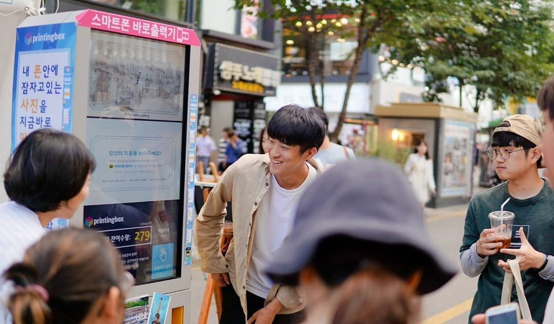 Streets can also become vibrant spaces to display and share art (Seoul, 2019)