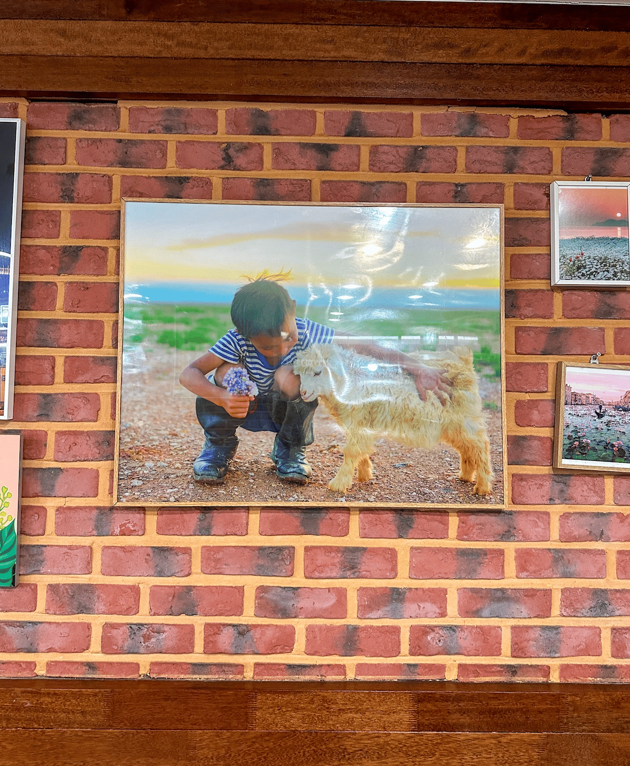 A local café became another meaningful collection space for art (Seoul, 2020)