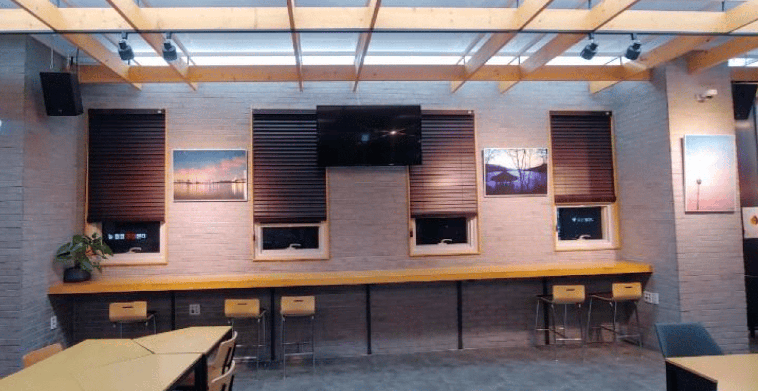 A local restaurant turns into a gallery where art meets its audience (Seoul, 2024)